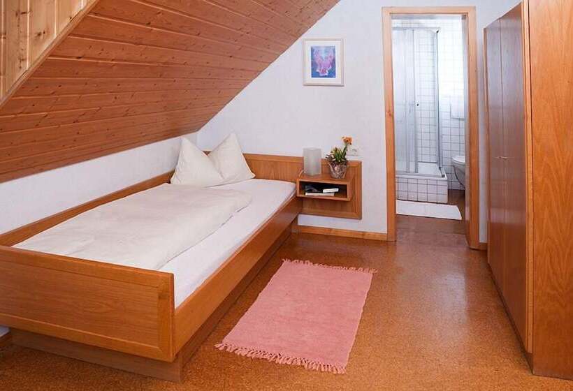 بنسيون Landhotel Oßwald