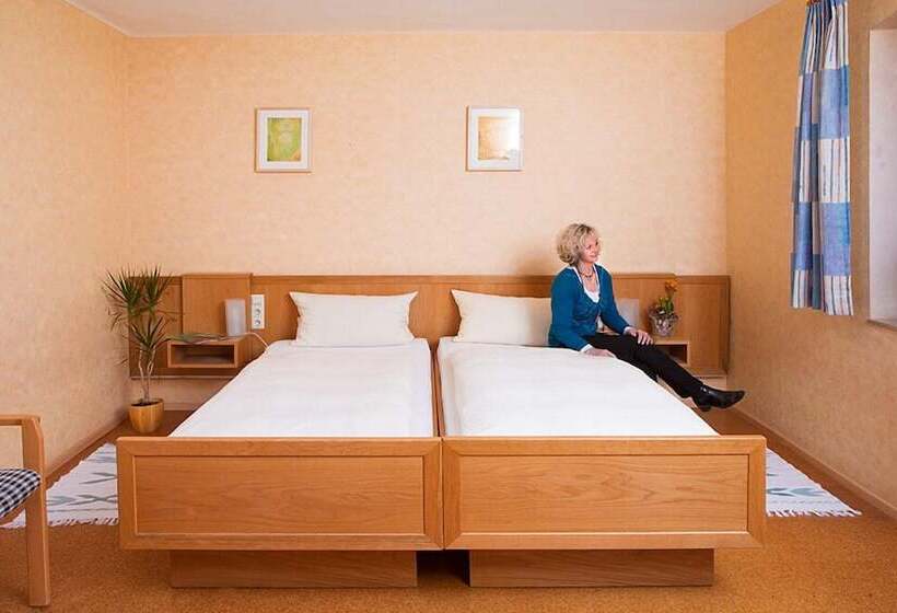 بنسيون Landhotel Oßwald