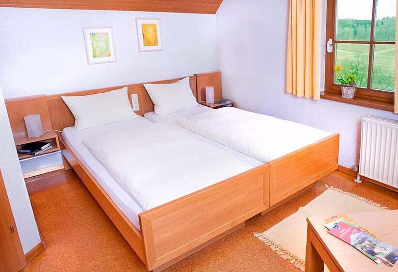 بنسيون Landhotel Oßwald