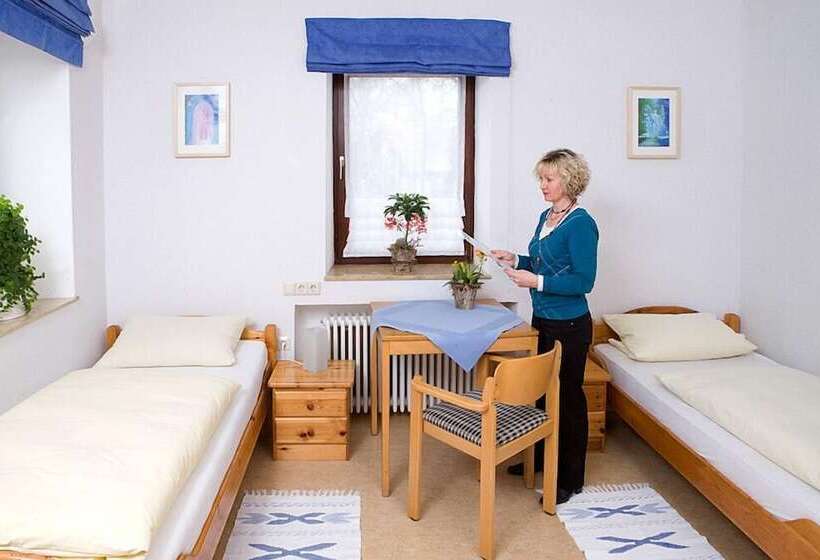 بنسيون Landhotel Oßwald