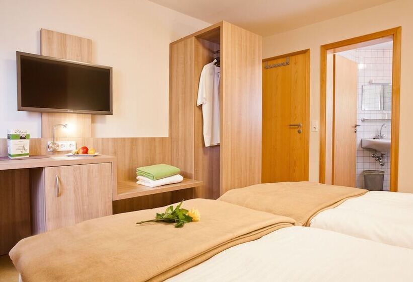 بنسيون Landhotel Oßwald