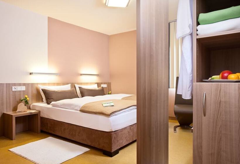 بنسيون Landhotel Oßwald