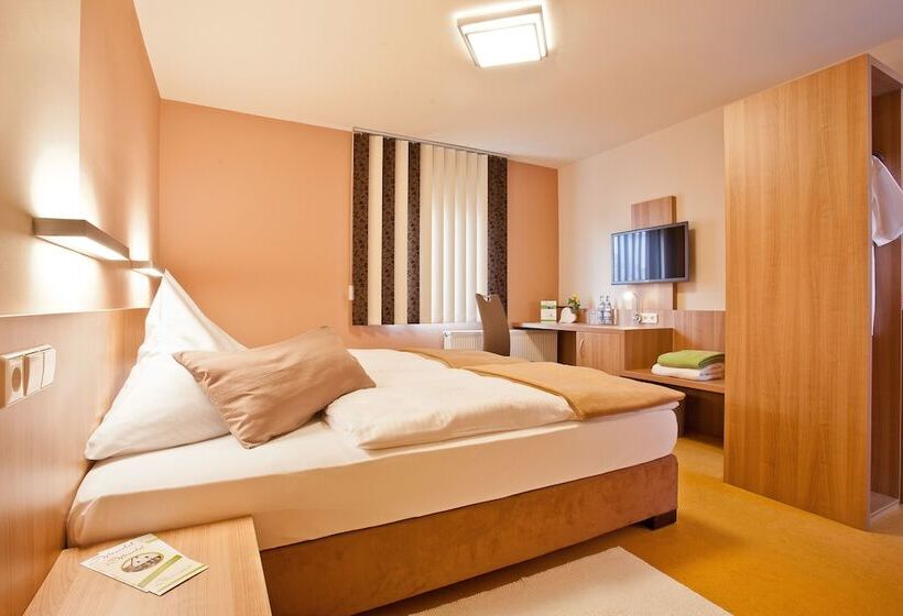 بنسيون Landhotel Oßwald