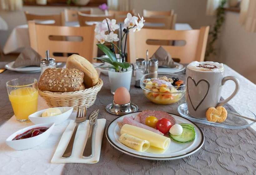 بنسيون Landhotel Oßwald