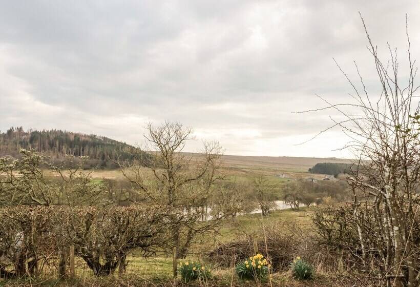 2 Redeswood Cottages