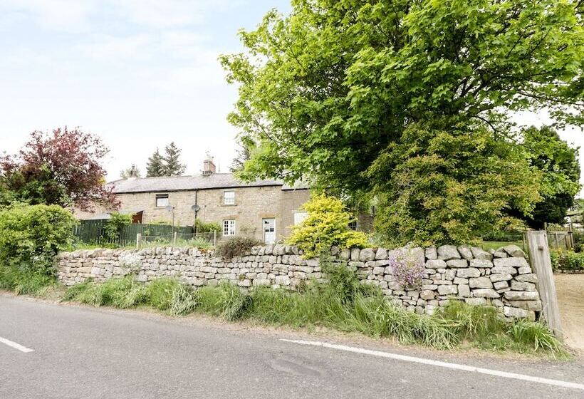 2 Redeswood Cottages