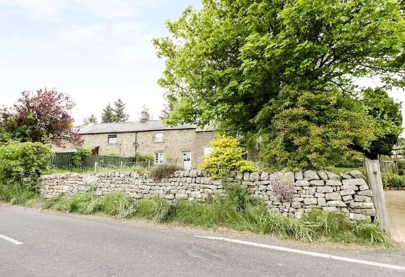2 Redeswood Cottages
