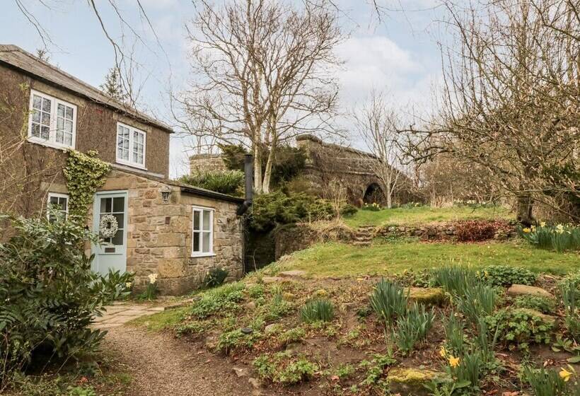 2 Redeswood Cottages