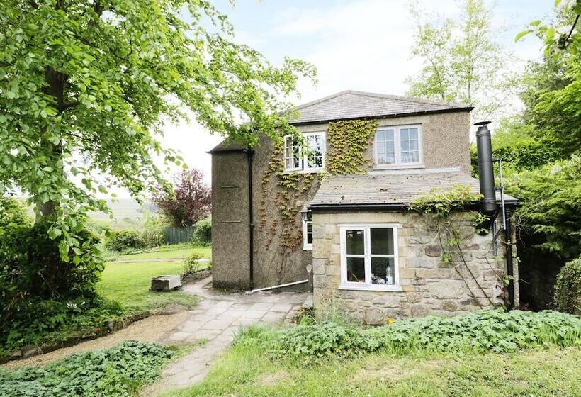 2 Redeswood Cottages