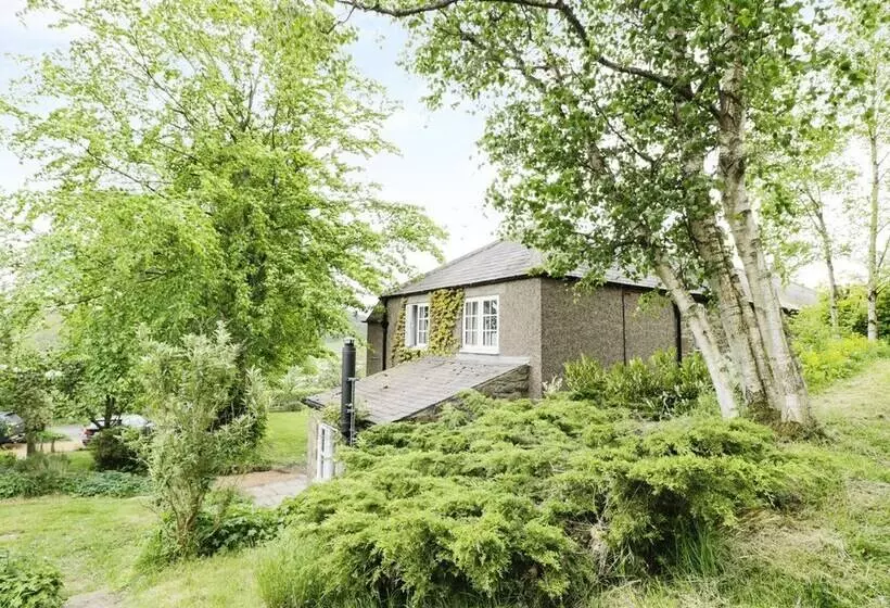 2 Redeswood Cottages