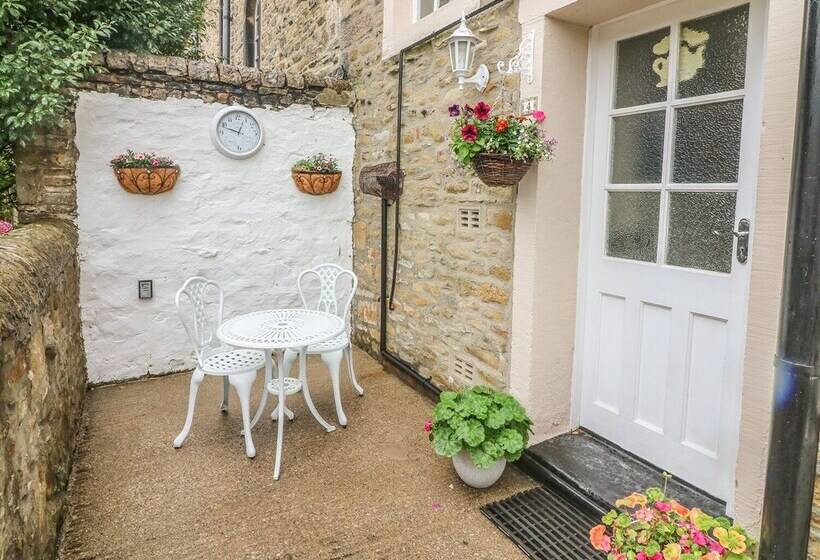 Daisy's Holiday Cottage