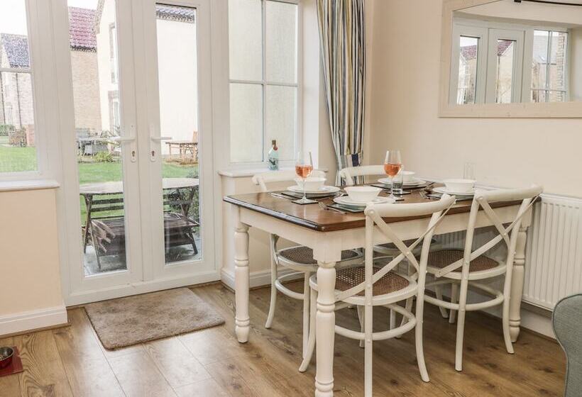 Dotty's Sunshine Cottage