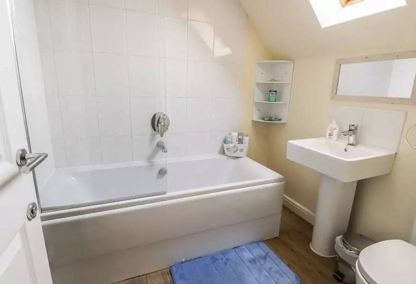 Dotty's Sunshine Cottage