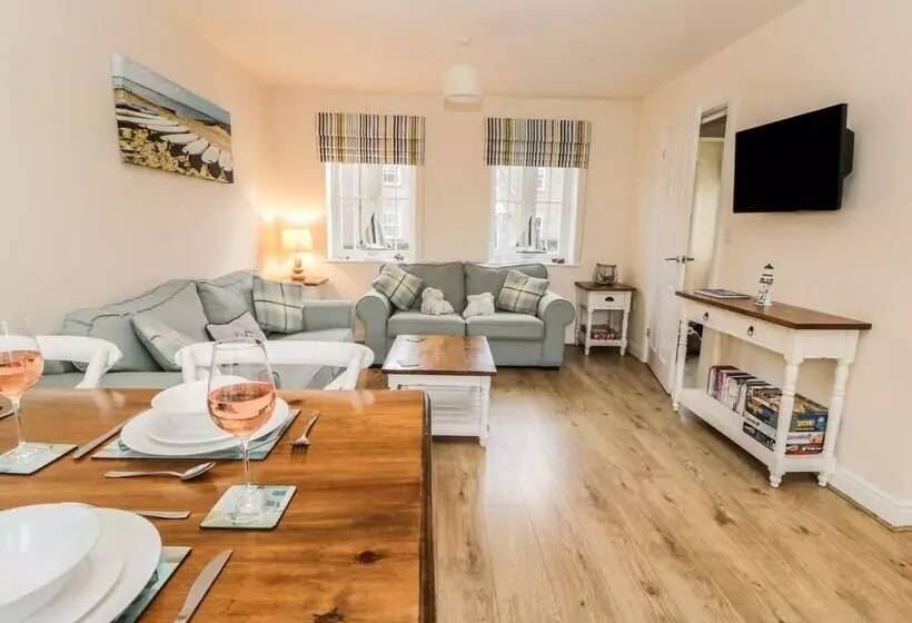 Dotty's Sunshine Cottage