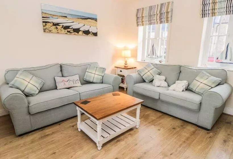 Dotty's Sunshine Cottage