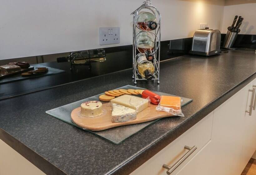 Dotty's Sunshine Cottage