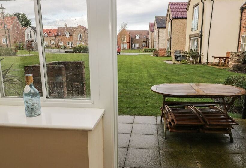 Dotty's Sunshine Cottage