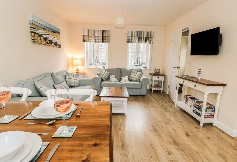 Dotty's Sunshine Cottage