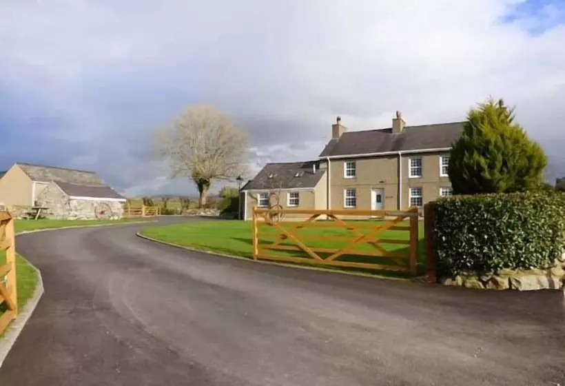 Garreg Wen Isaf Bach