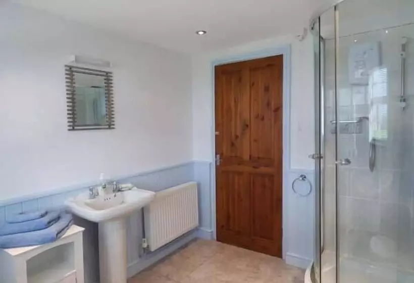 Garreg Wen Isaf Bach