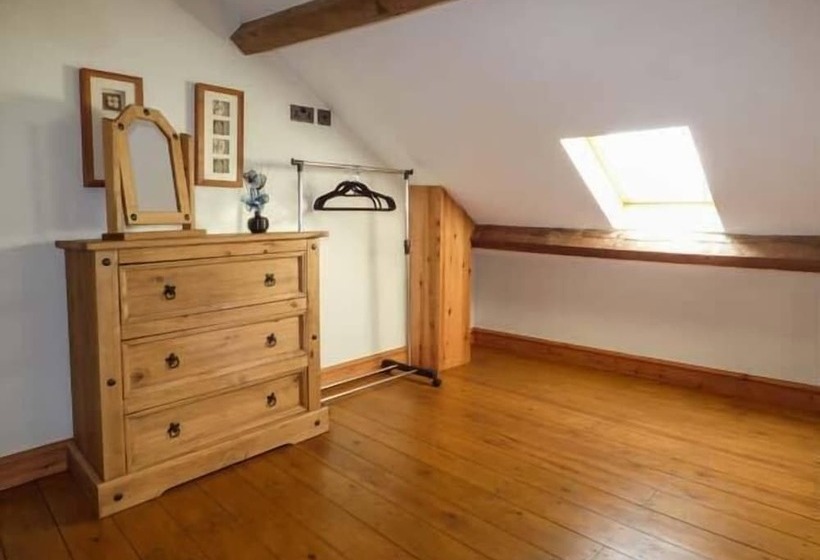 Garreg Wen Isaf Bach