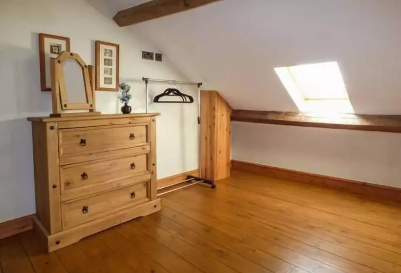 Garreg Wen Isaf Bach