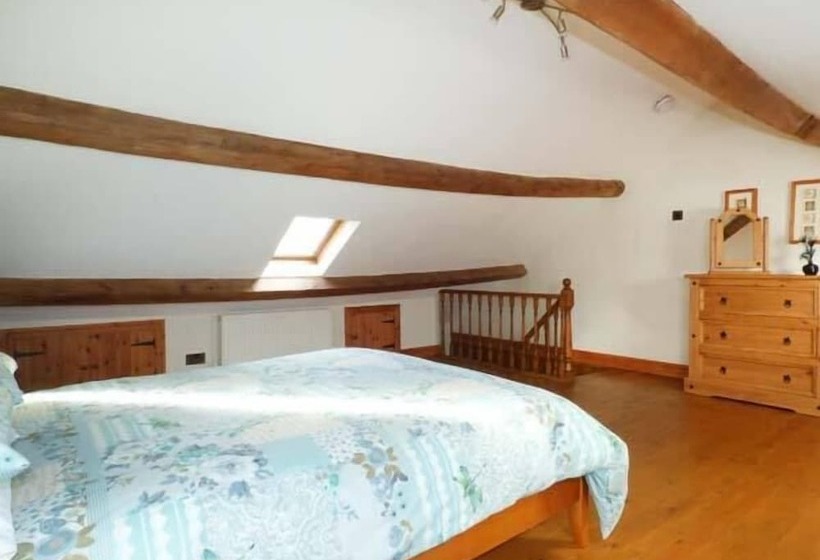 Garreg Wen Isaf Bach