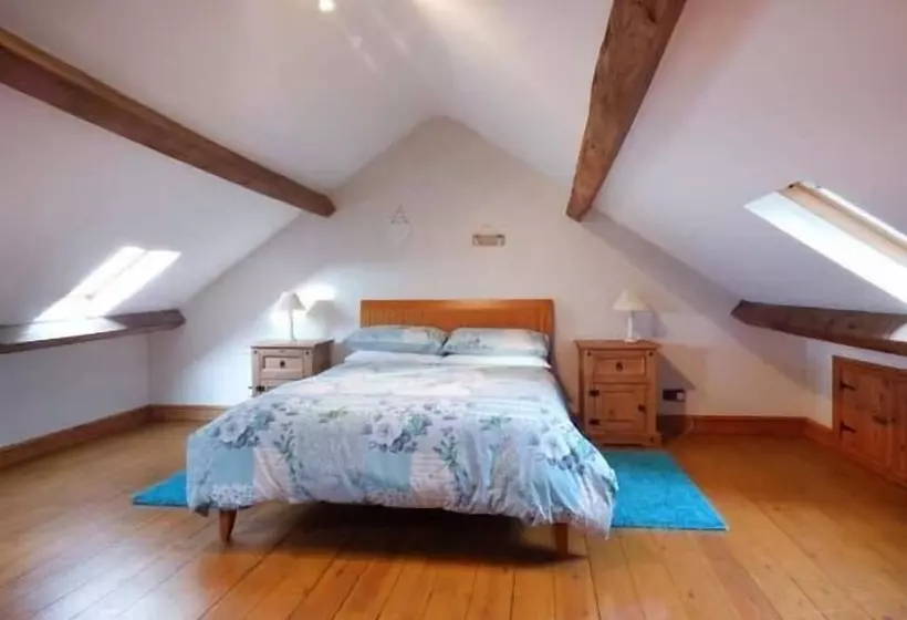 Garreg Wen Isaf Bach