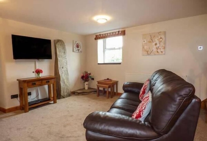 Garreg Wen Isaf Bach