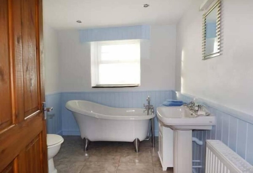 Garreg Wen Isaf Bach