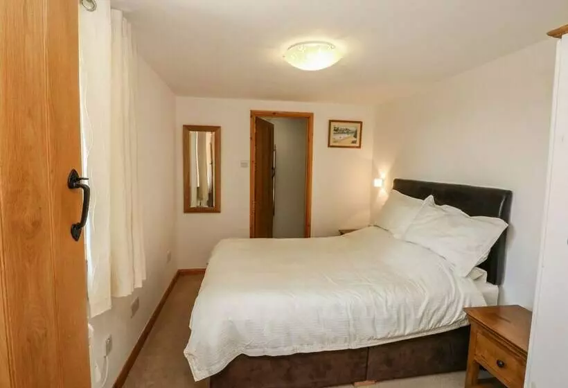 Lundy View Cottage