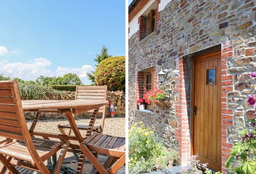 Lundy View Cottage