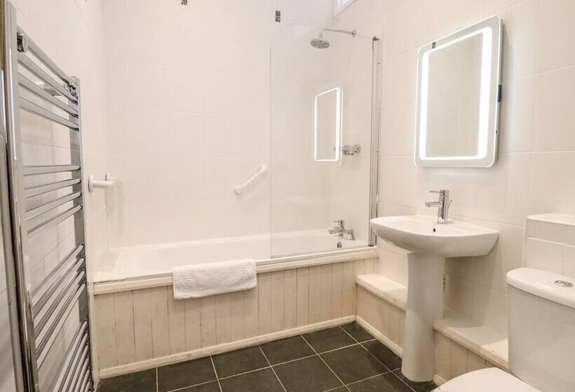 Maritime Mews, 6 The Oakleys