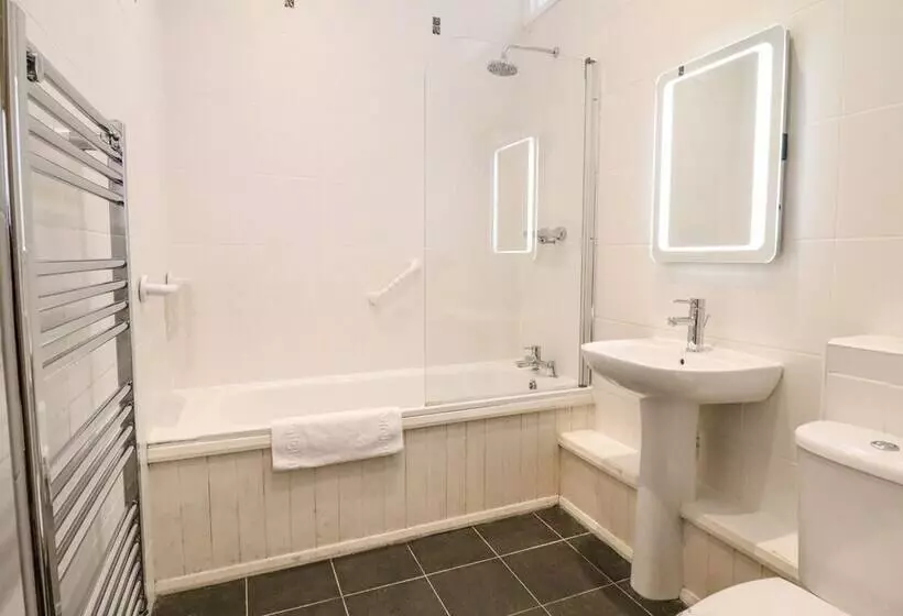 Maritime Mews, 6 The Oakleys