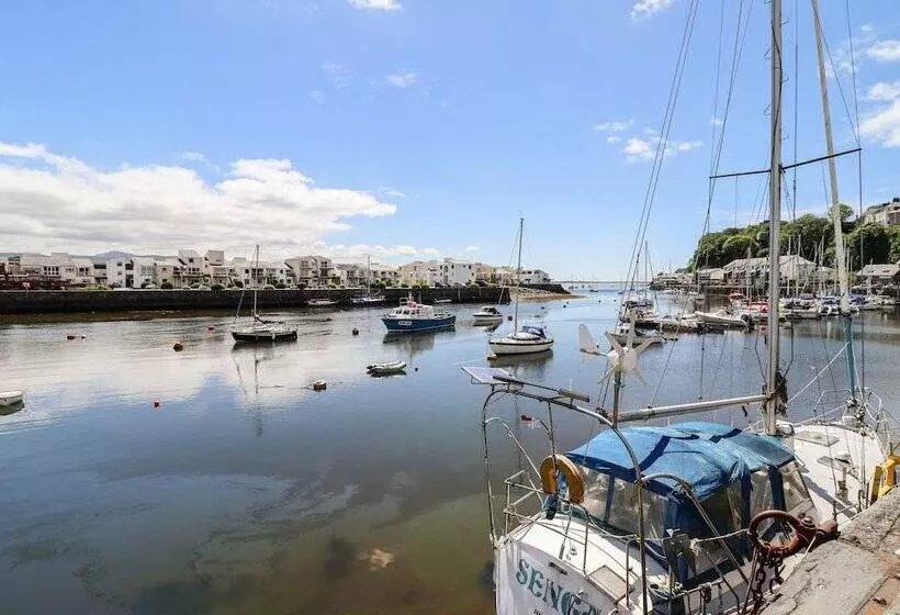 Maritime Mews, 6 The Oakleys