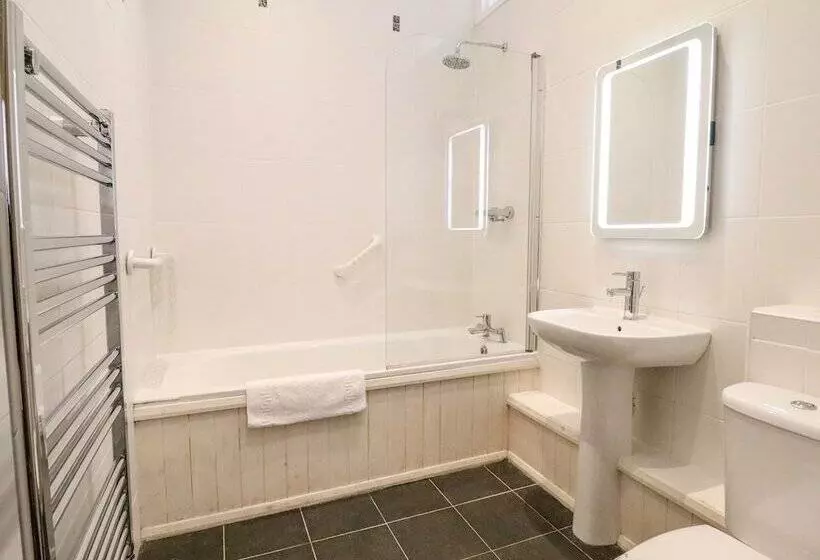 Maritime Mews, 6 The Oakleys