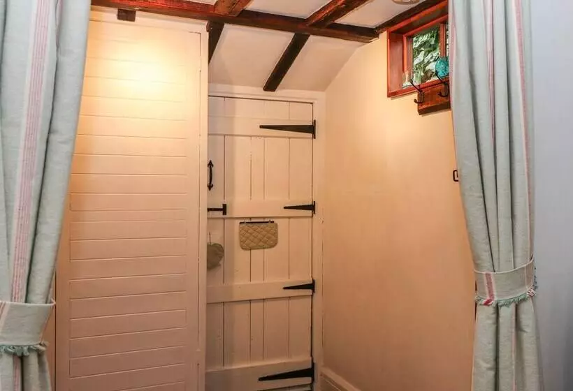 Swanfield Cottage