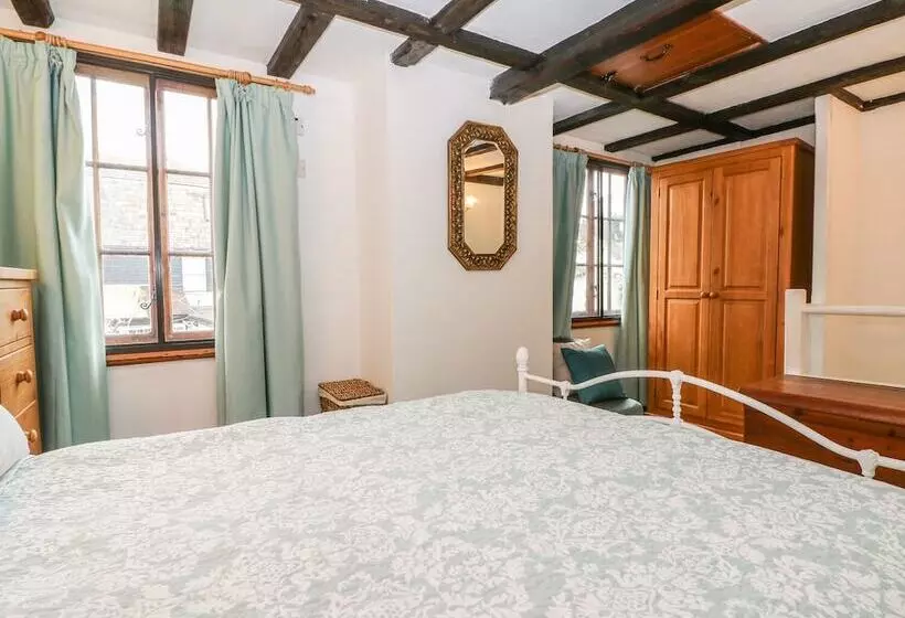 Swanfield Cottage