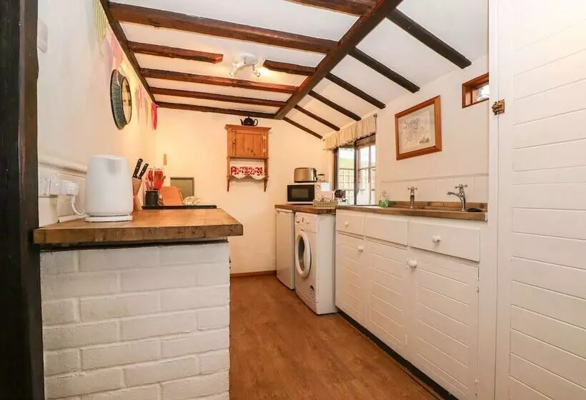 Swanfield Cottage