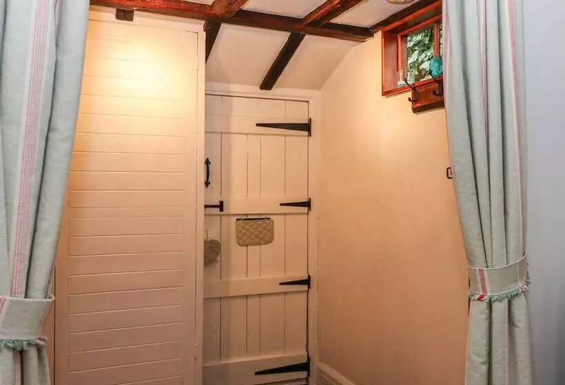Swanfield Cottage
