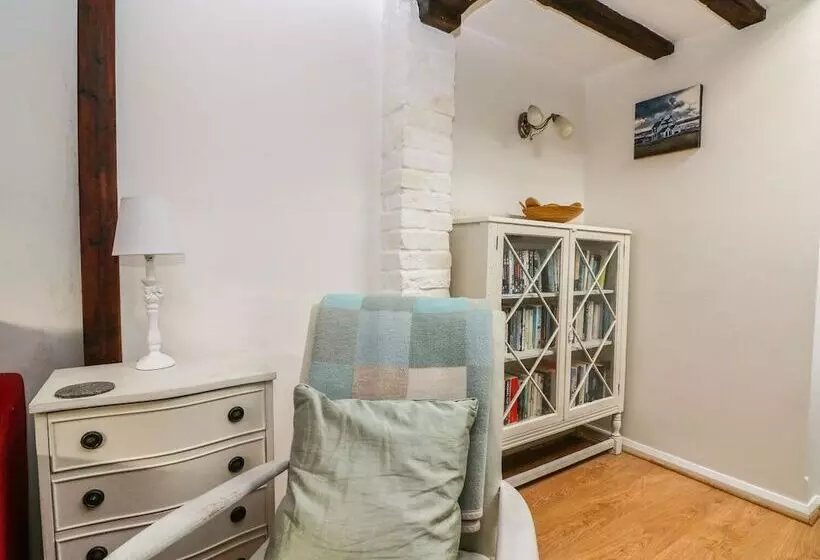Swanfield Cottage