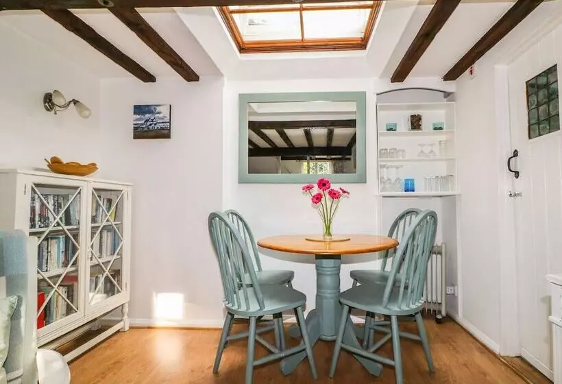 Swanfield Cottage