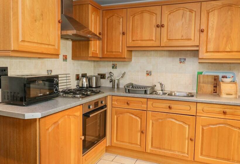 9 Beachcombers Apartments