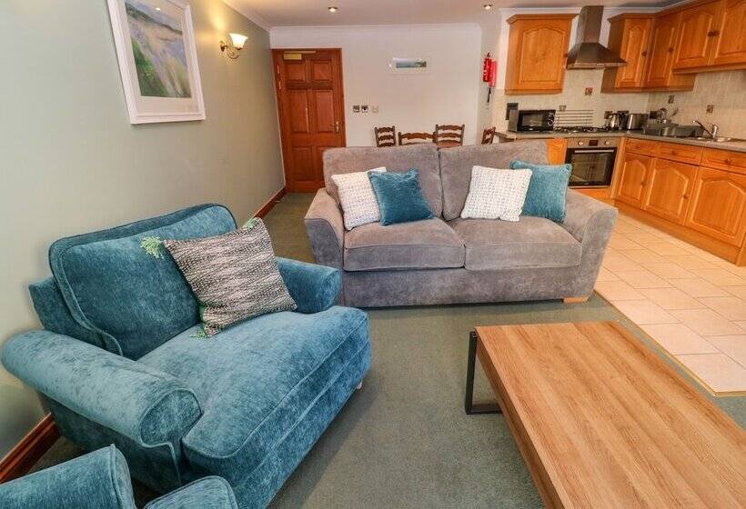 9 Beachcombers Apartments