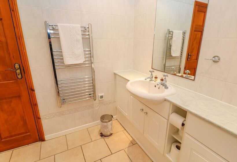 9 Beachcombers Apartments