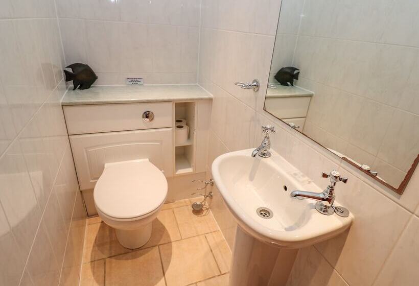 9 Beachcombers Apartments