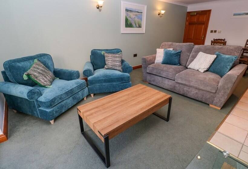 9 Beachcombers Apartments