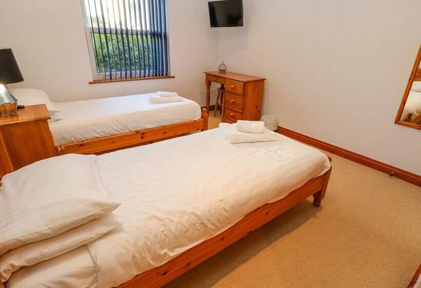 9 Beachcombers Apartments