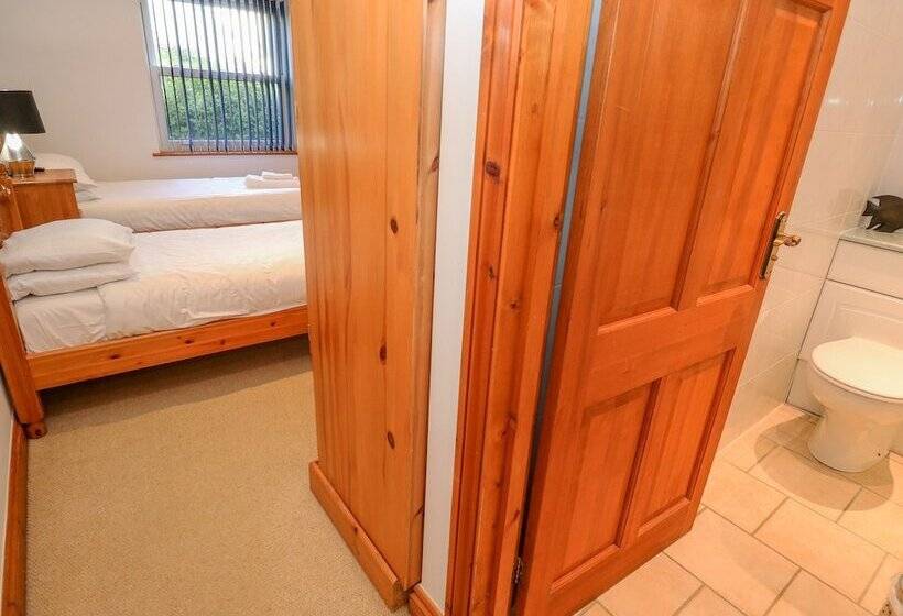 9 Beachcombers Apartments