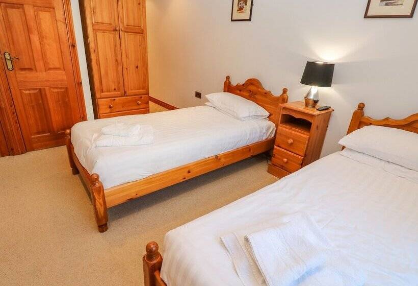 9 Beachcombers Apartments